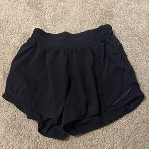 black lululemon hotty hot shorts (4in)